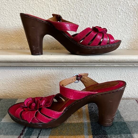 Born Fuchsia Leather Sandals with Floral Design - Picture 3 of 9